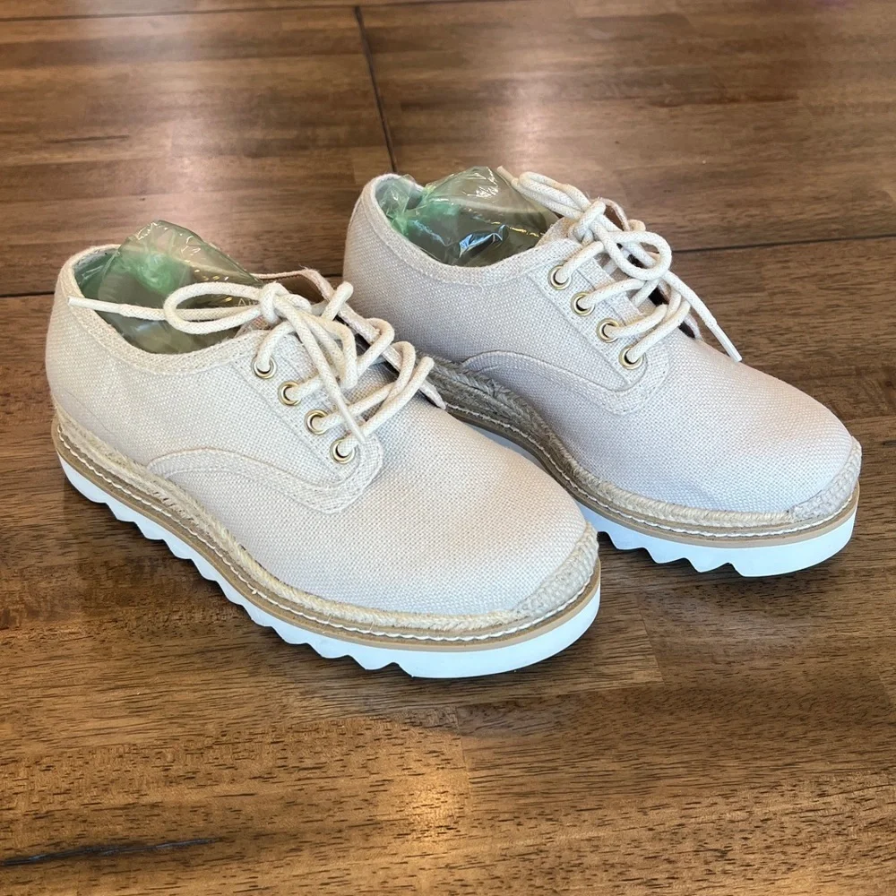 Torrid Wide Width Canvas Platform Oxford Lace-Up Shoes Natural Canvas 6.5WW